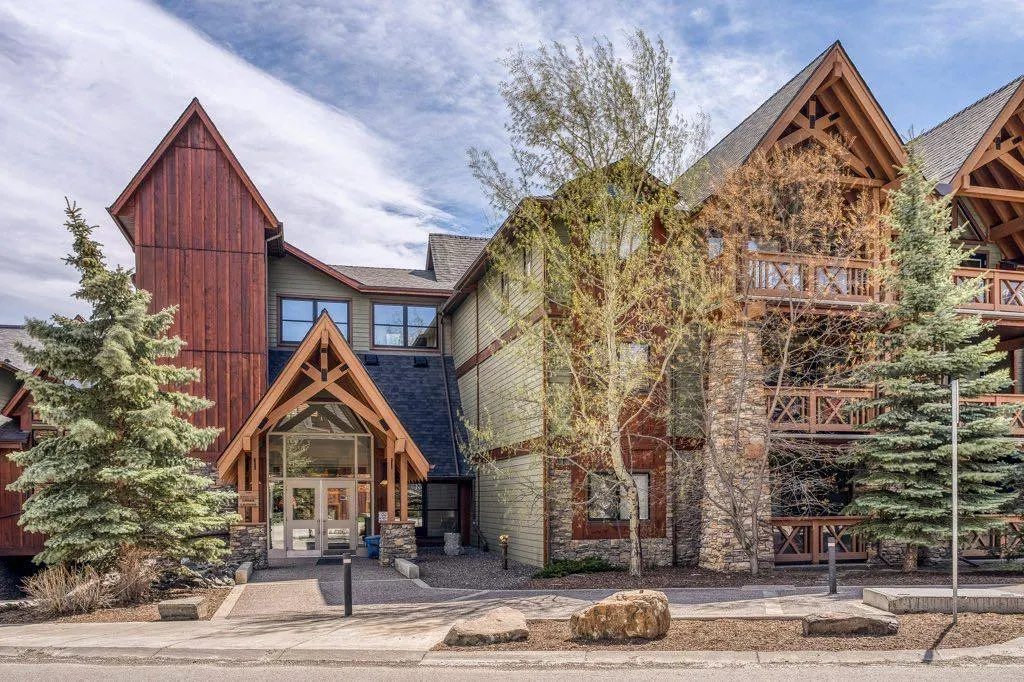 106 Stewart Creek Landing, #111