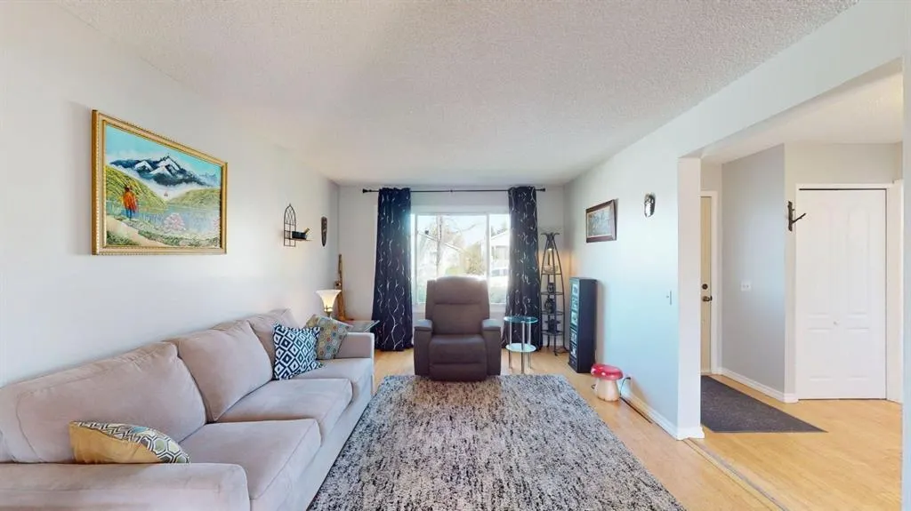 105 Bird Crescent