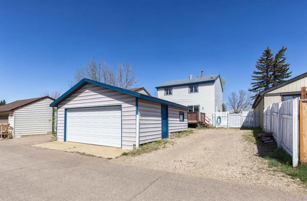 105 Bird Crescent