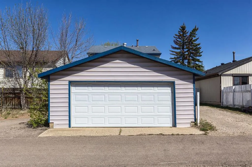 105 Bird Crescent