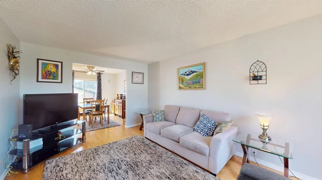 105 Bird Crescent