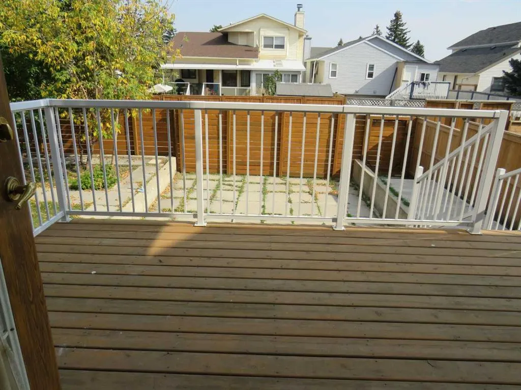 63 La Valencia Gardens NE