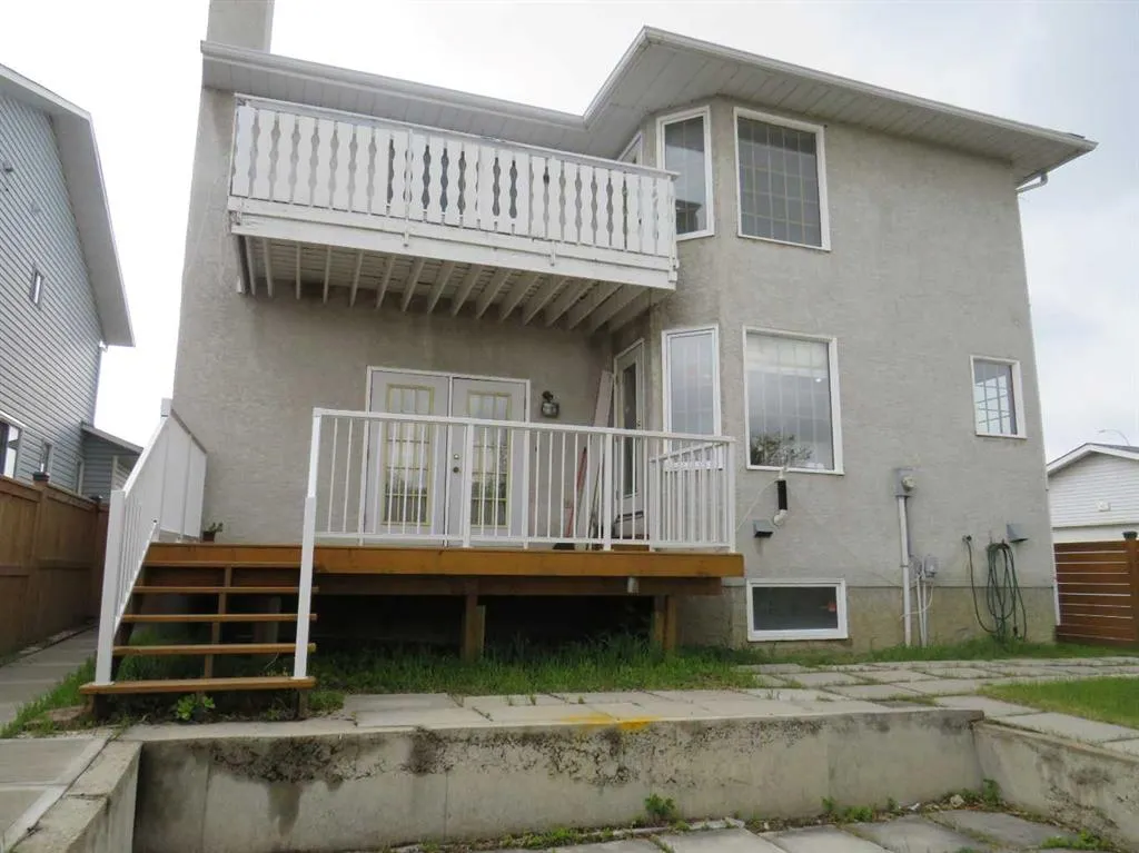 63 La Valencia Gardens NE