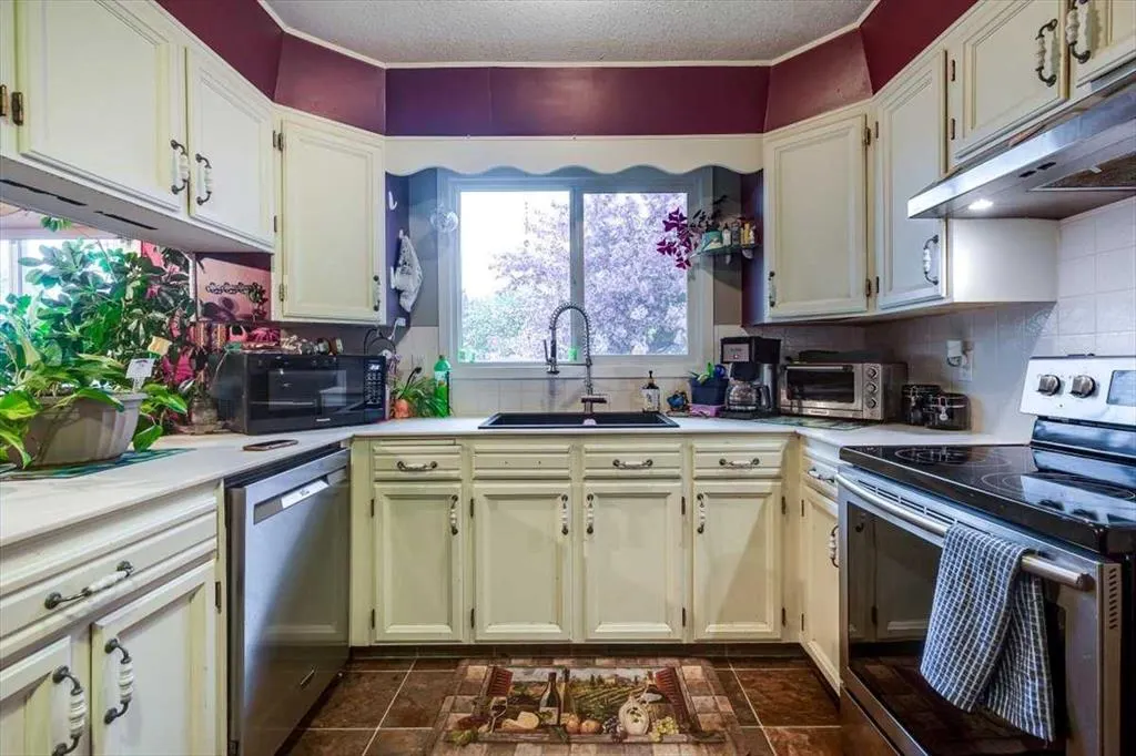 1203 Gough Road