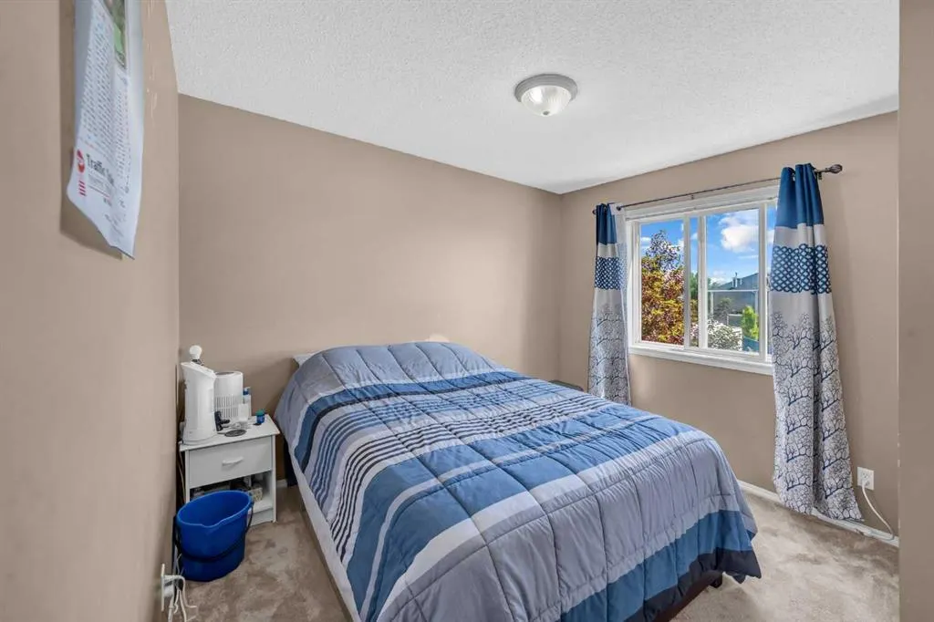 6 Saddlemont Way NE