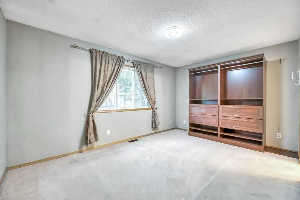 41 Millbank Bay SW