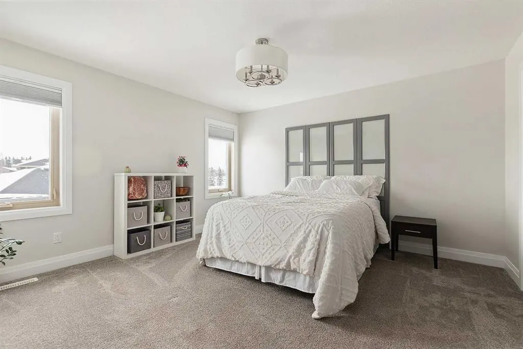 2 Meadow Close