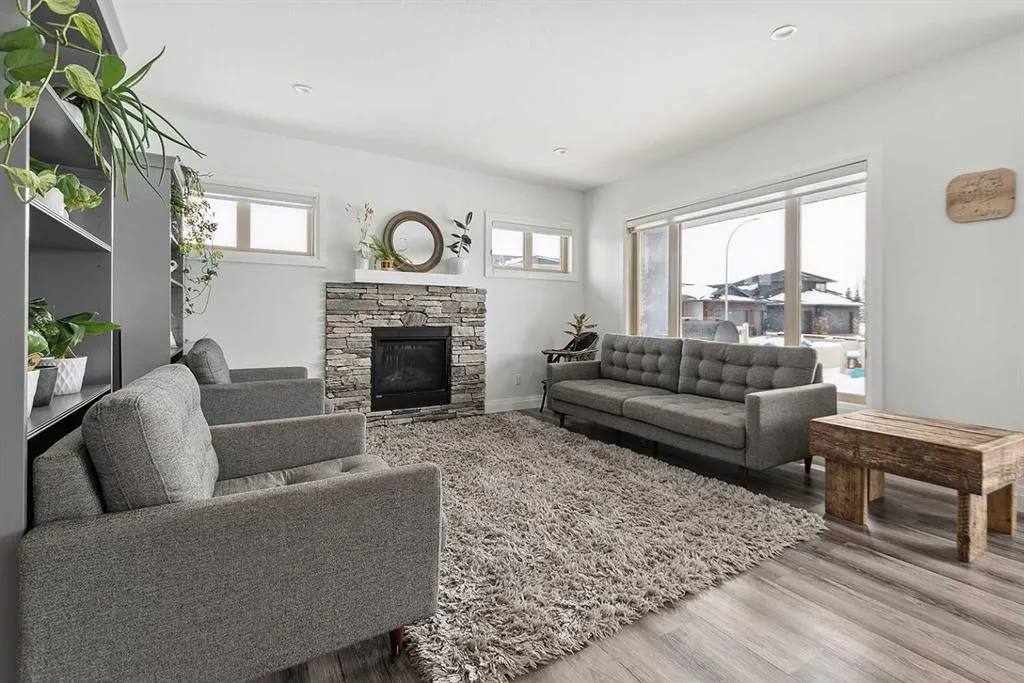 2 Meadow Close