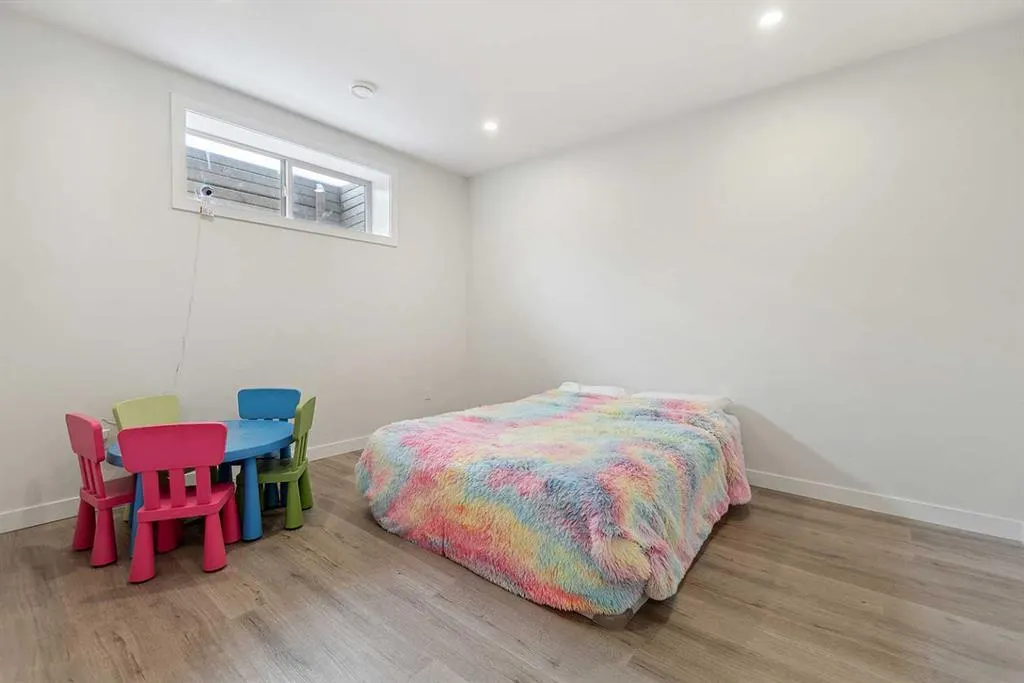2 Meadow Close