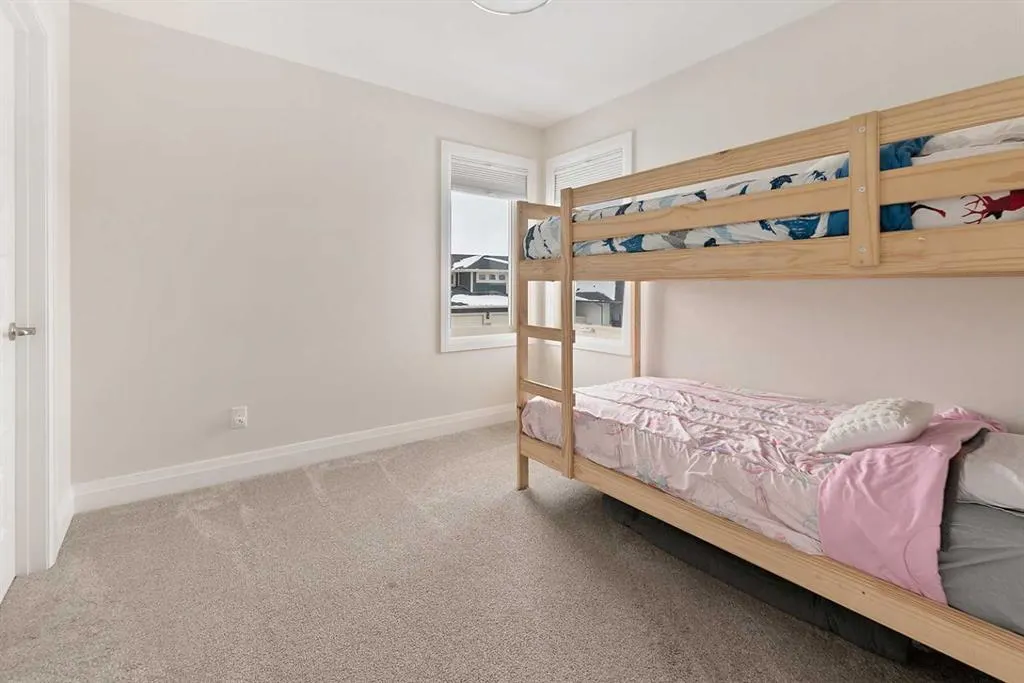 2 Meadow Close