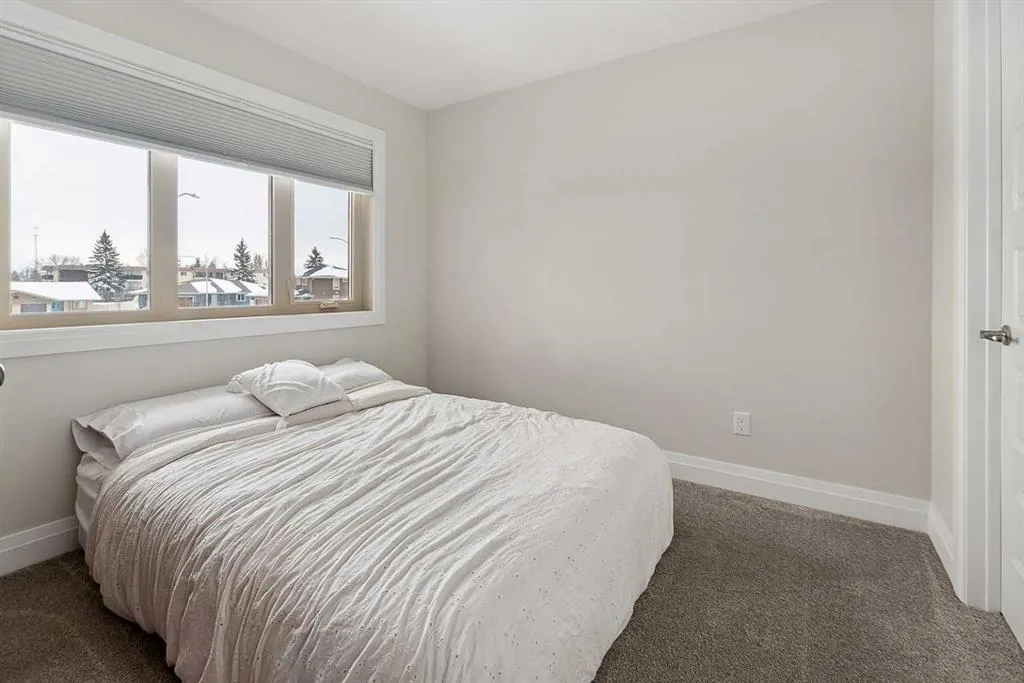 2 Meadow Close