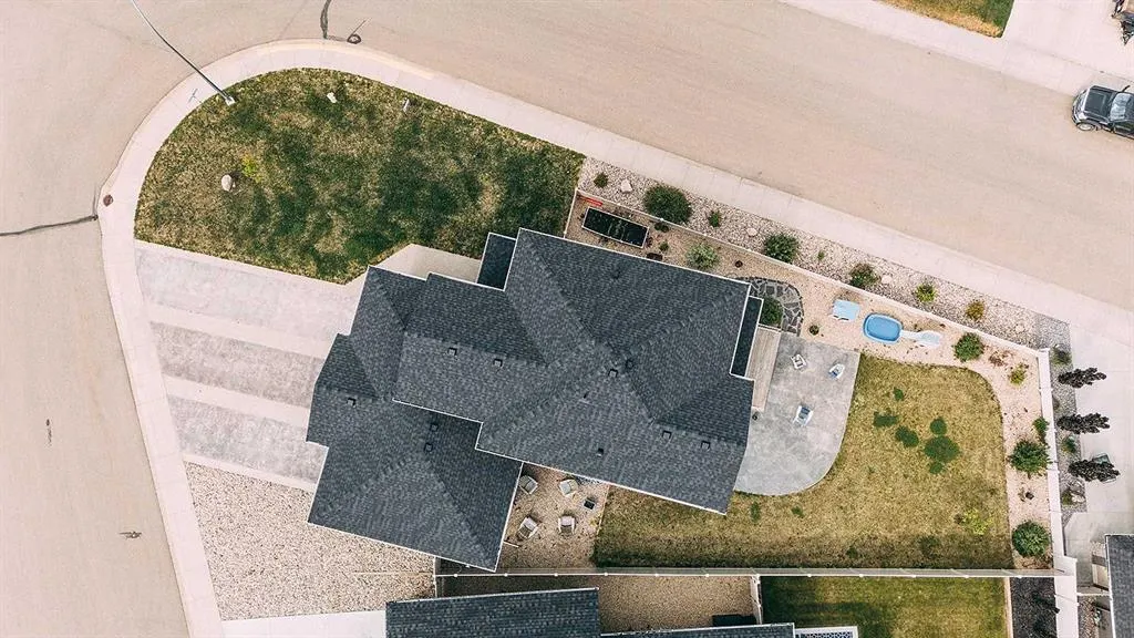 2 Meadow Close