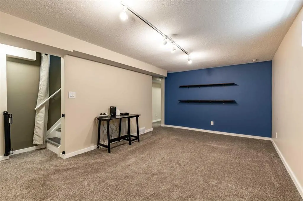 10 Rundle Crescent SE