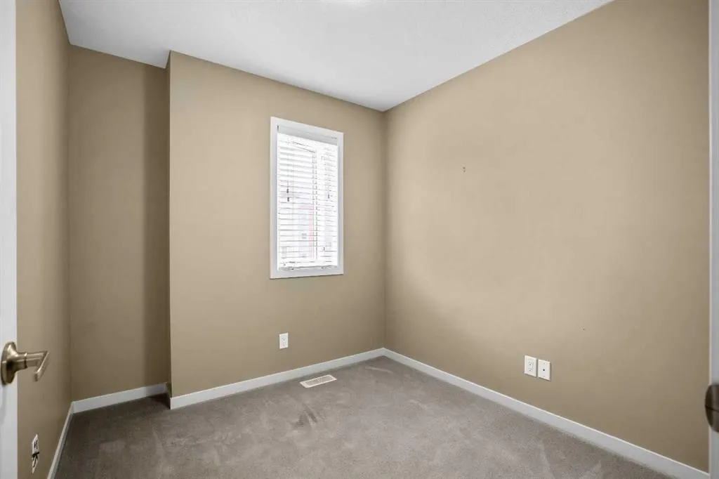 28 Copperpond Rise SE