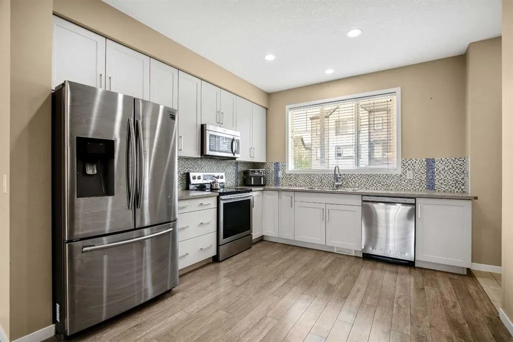 28 Copperpond Rise SE