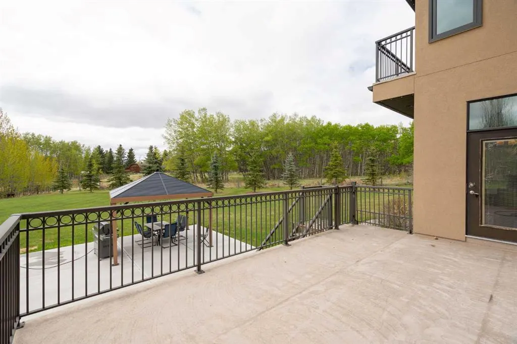 95 Bearspaw View