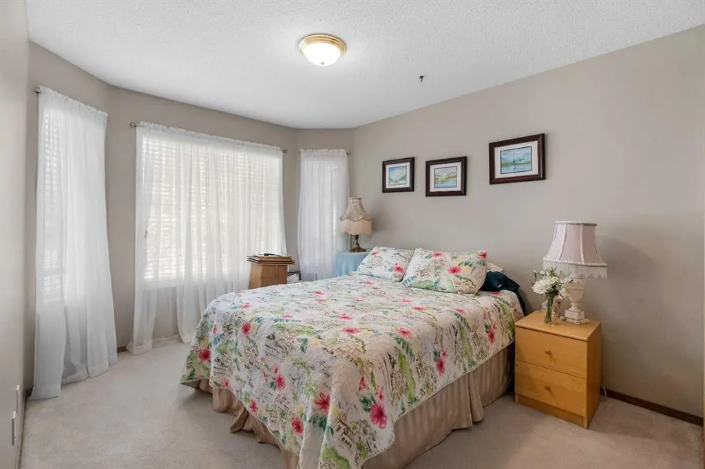 310 Riverside Garden NW