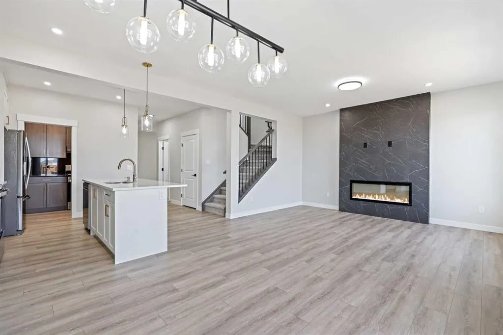 592 Savanna Crescent NE