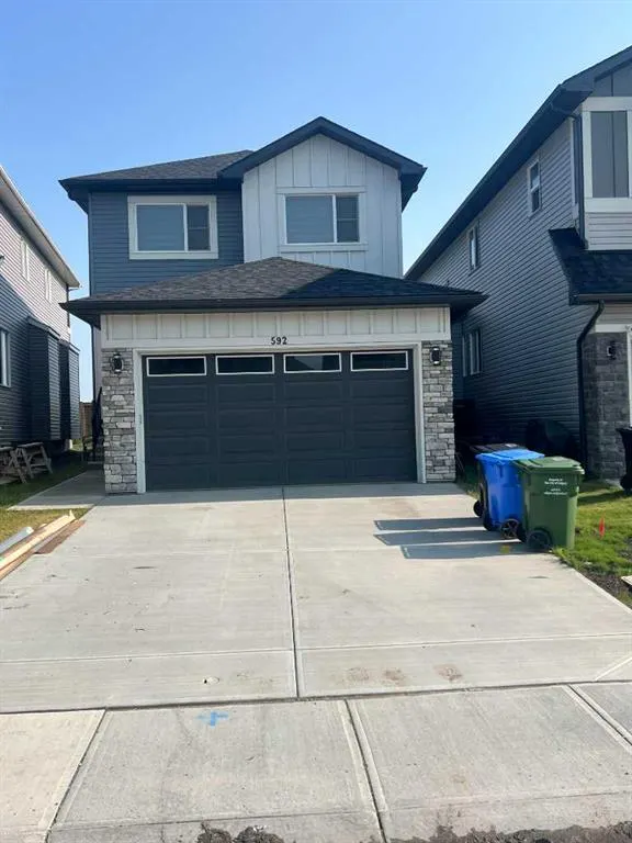 592 Savanna Crescent NE