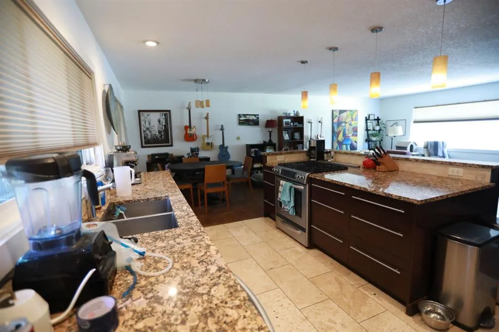 7824 Elbow Drive SW