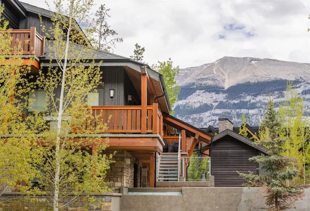 3000B Stewart Creek Drive, #204