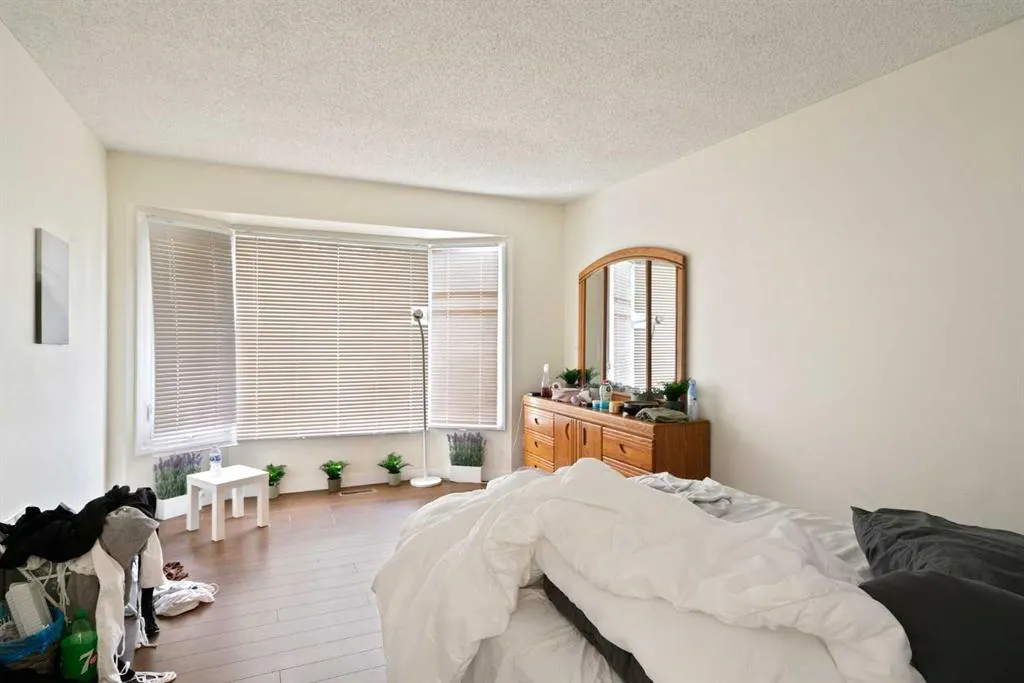 319 Rundlelawn Road NE