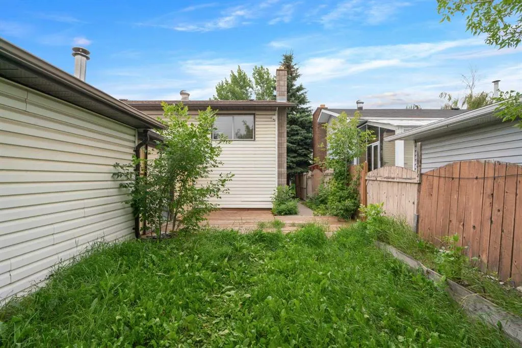 319 Rundlelawn Road NE