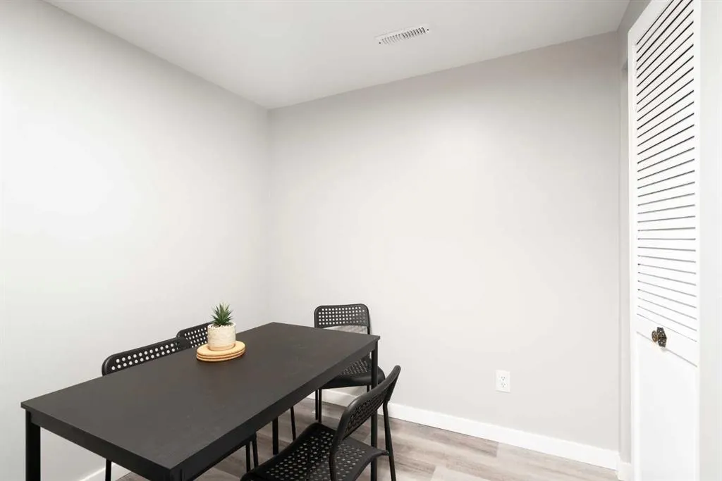 319 Rundlelawn Road NE