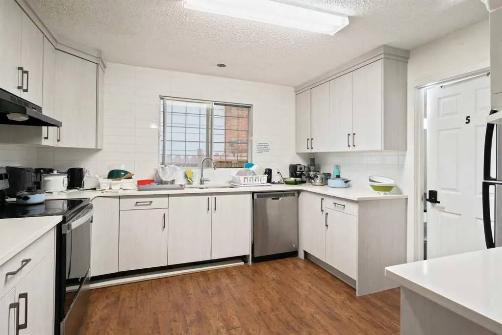 319 Rundlelawn Road NE