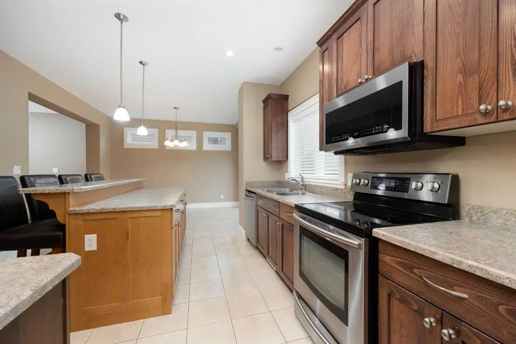 197 Snowy Owl Way NW