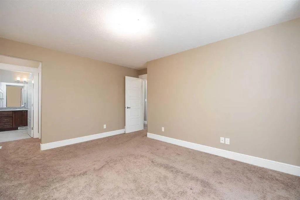 197 Snowy Owl Way NW