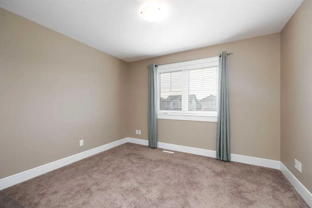 197 Snowy Owl Way NW