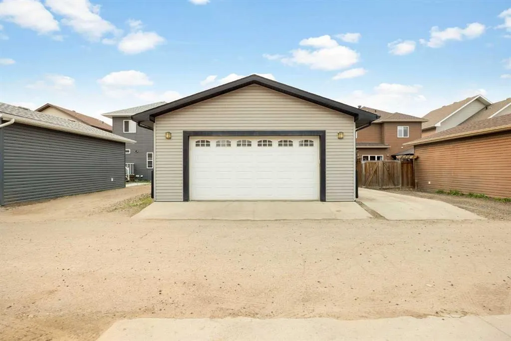 197 Snowy Owl Way NW