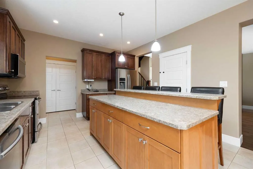 197 Snowy Owl Way NW