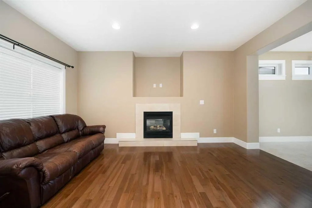 197 Snowy Owl Way NW