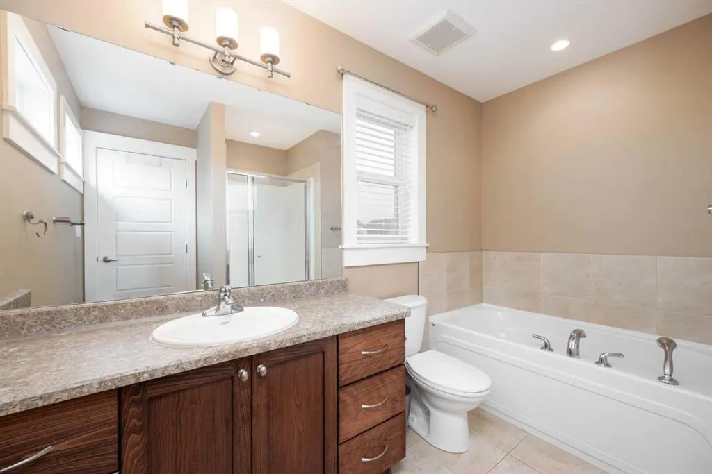 197 Snowy Owl Way NW