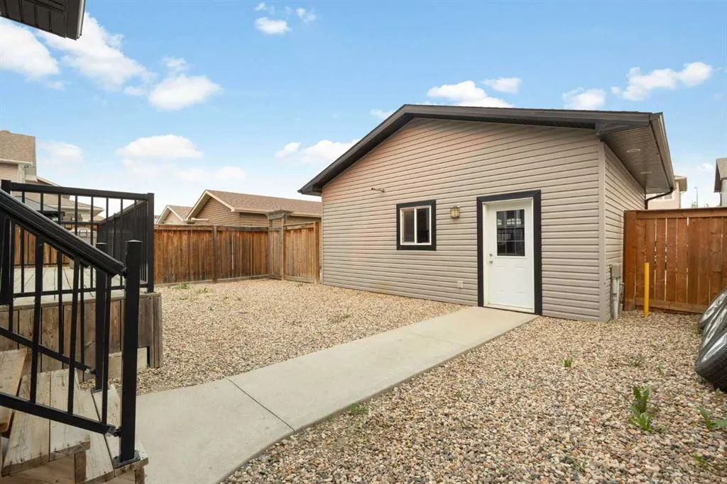 197 Snowy Owl Way NW