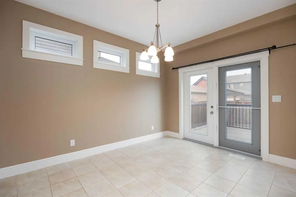 197 Snowy Owl Way NW