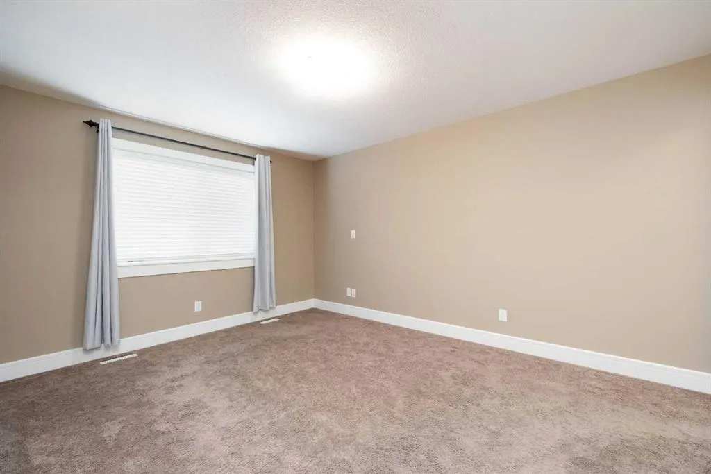 197 Snowy Owl Way NW