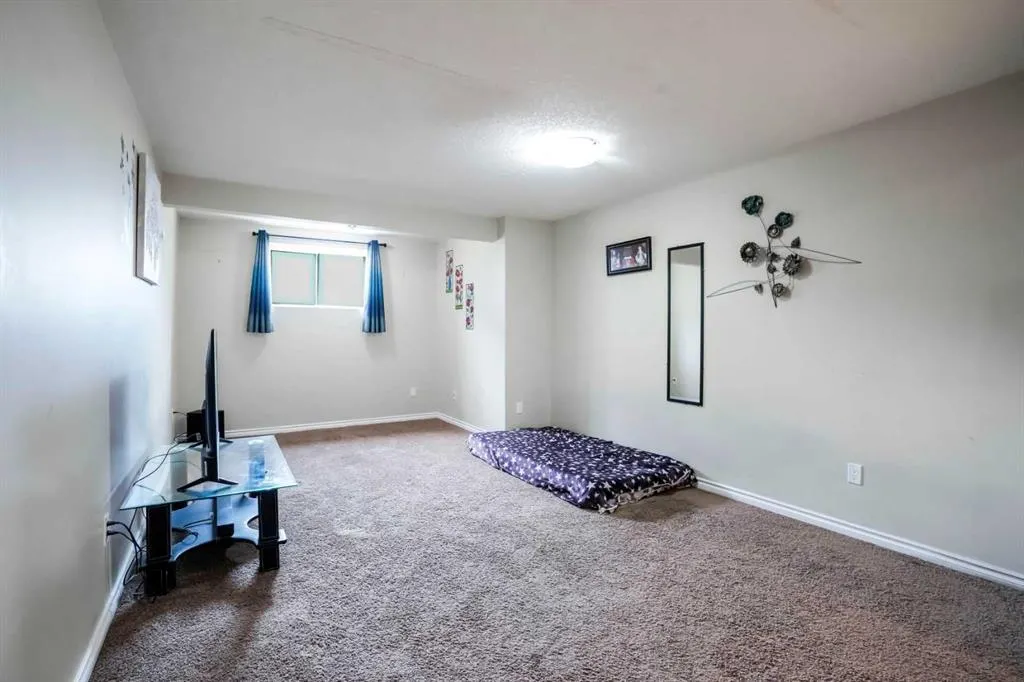 89 Taralake Manor NE