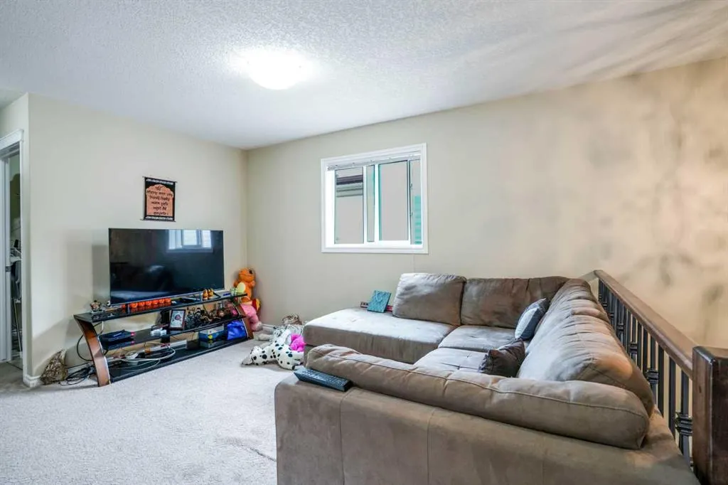 89 Taralake Manor NE