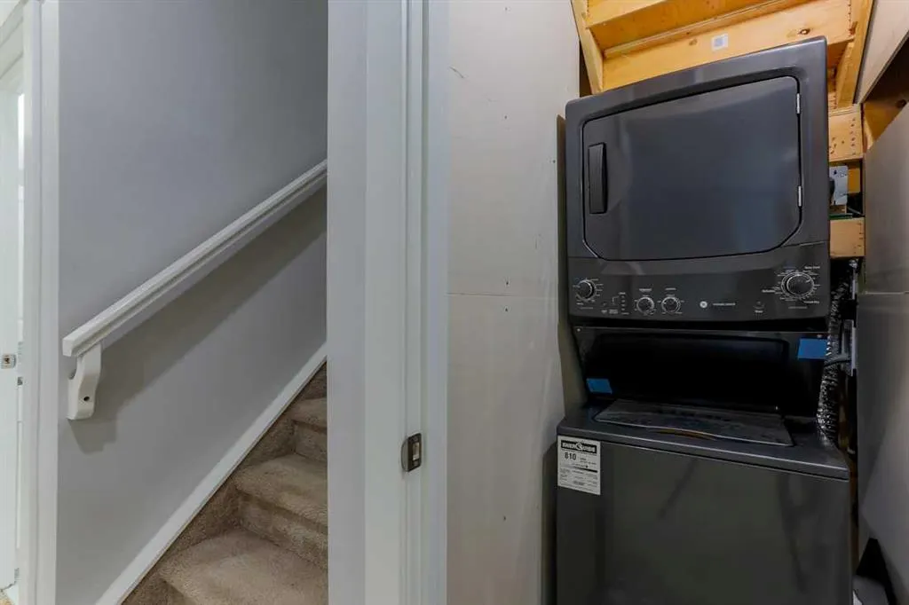 1133 Iron Landing Way