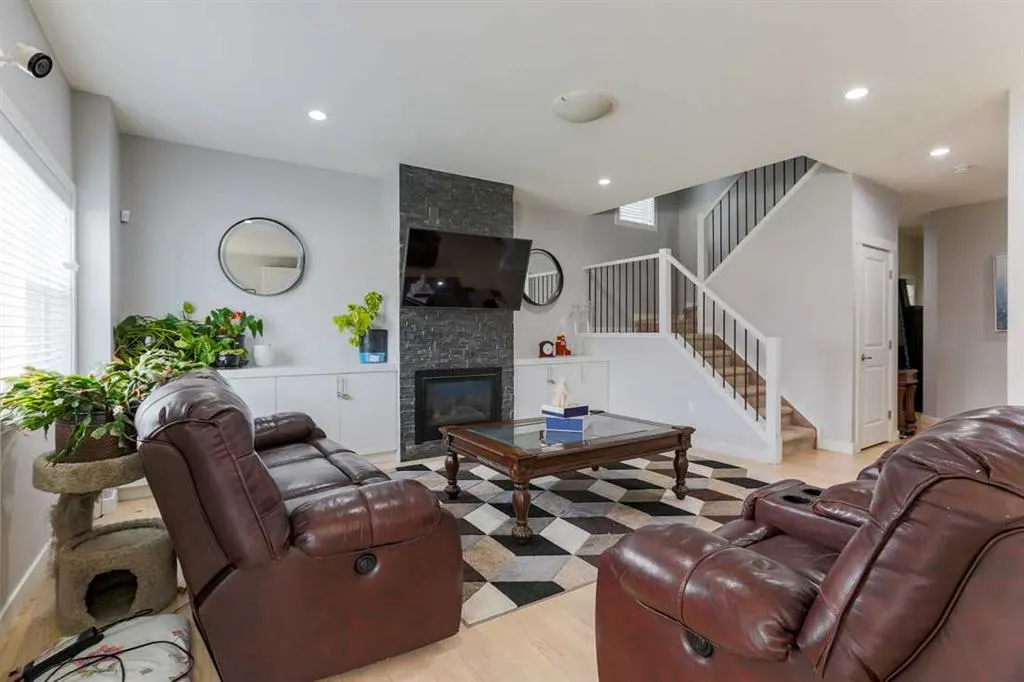 1133 Iron Landing Way