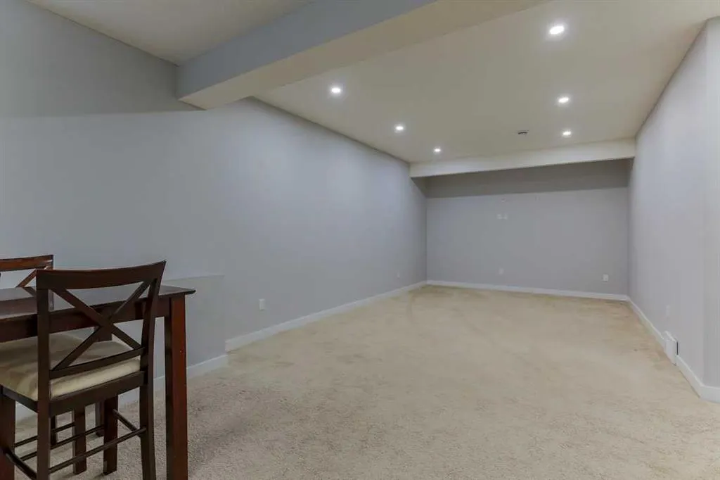 1133 Iron Landing Way