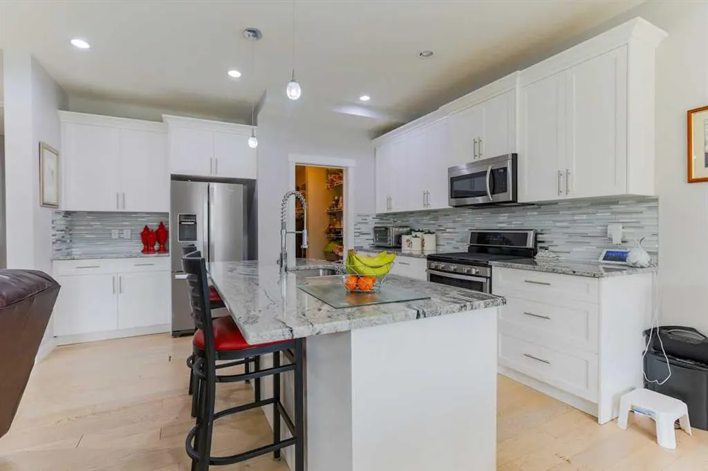 1133 Iron Landing Way