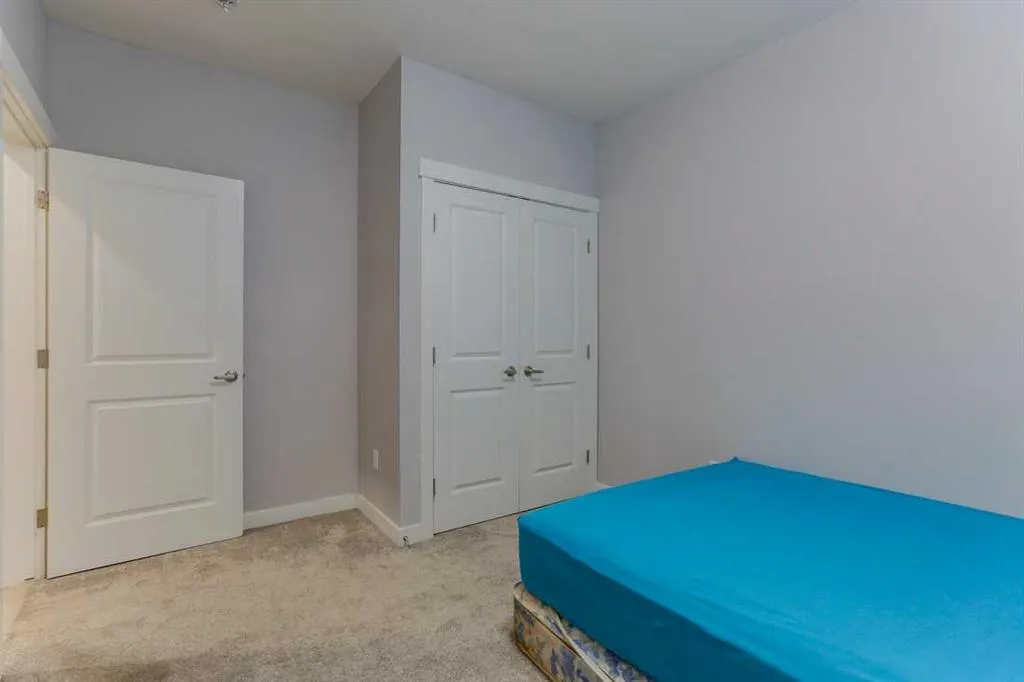 1133 Iron Landing Way