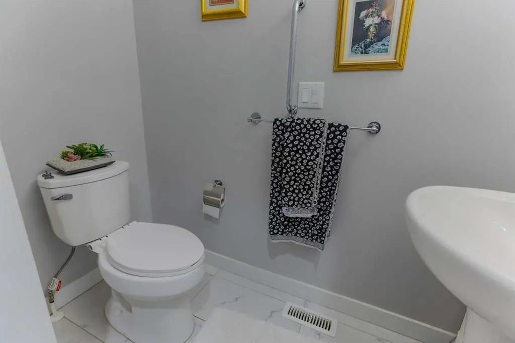 1133 Iron Landing Way