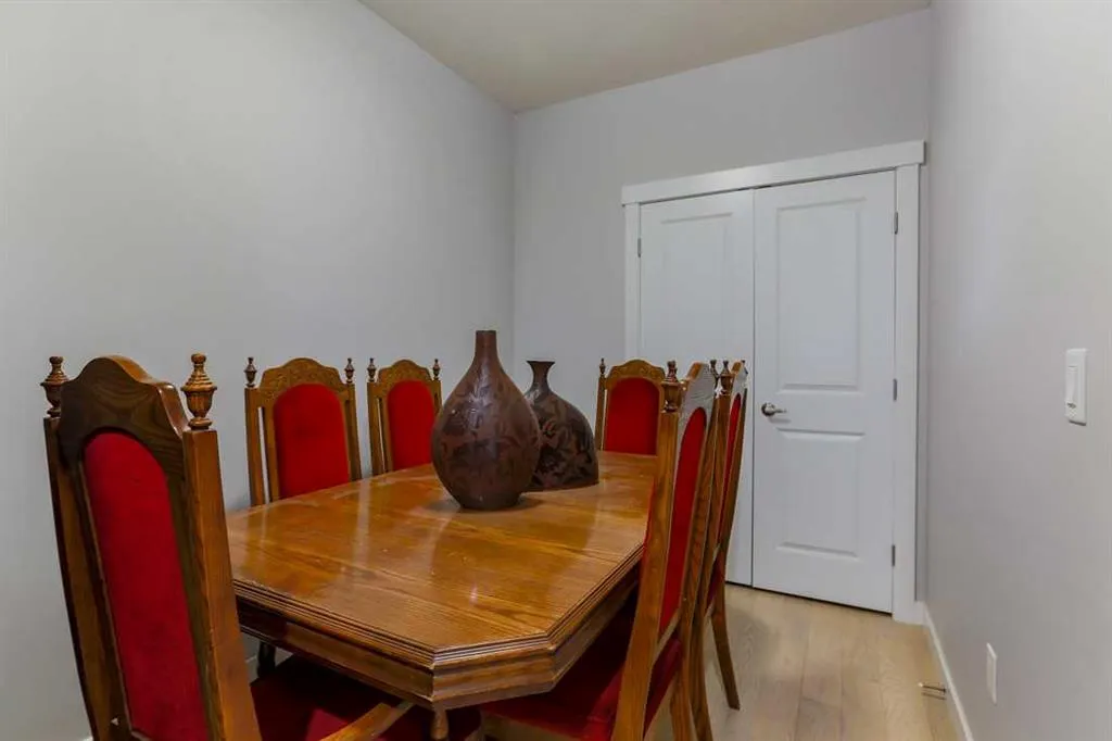 1133 Iron Landing Way