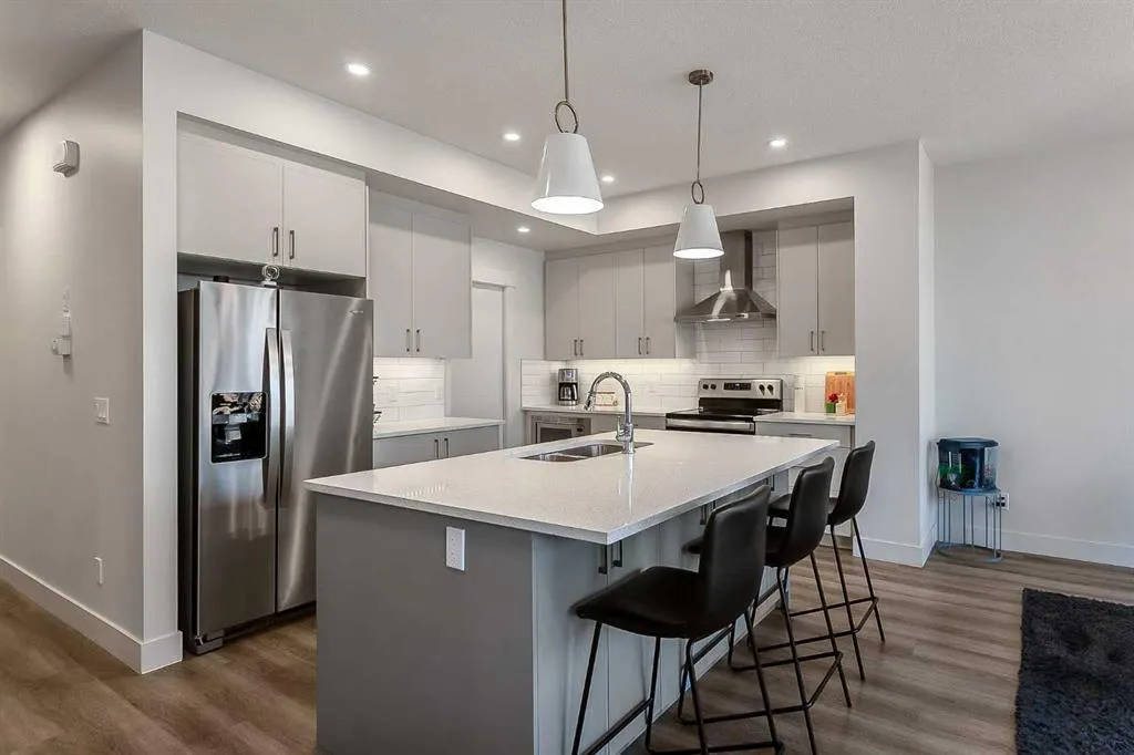 222 Arbour Lake View NW
