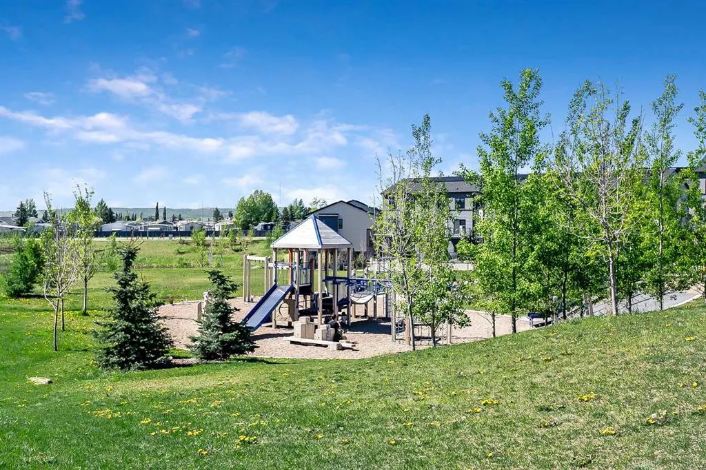 222 Arbour Lake View NW
